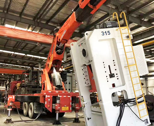 黄梅附近随车吊出租，轻松解决运输难题