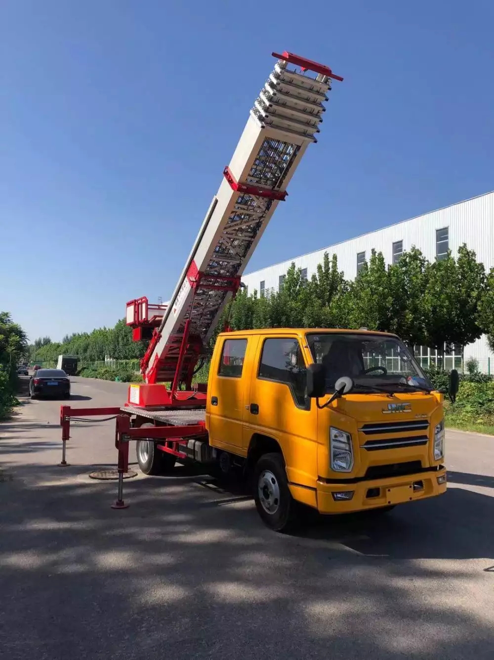 黄梅附近的云梯车出租服务：轻松解决高空作业需求