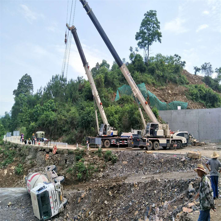 黄梅汽车掉沟里叫吊车救援要多少钱