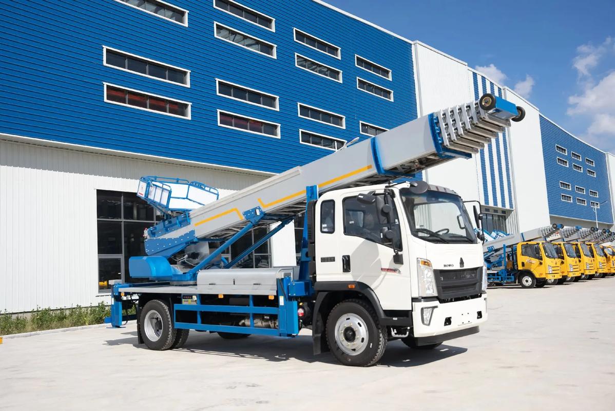 黄梅出租云梯车高空作业车 建筑垃圾搬运